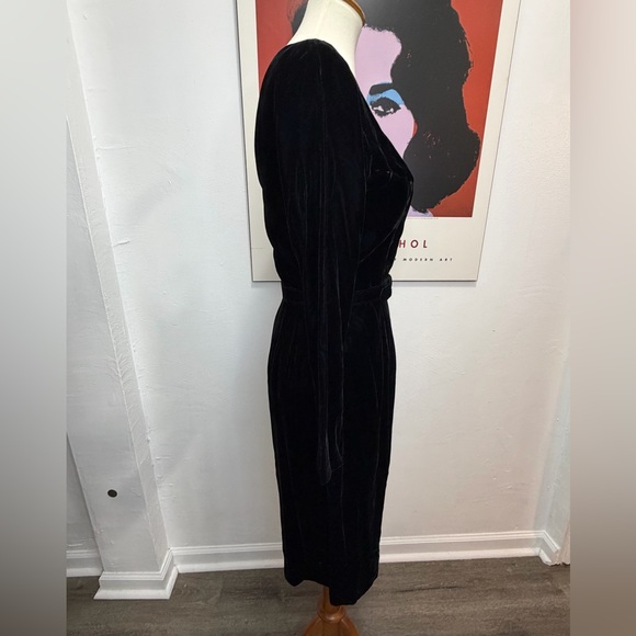 AMAZING 60’s Black Velvet Dress- Like New Condition - Picture 8 of 13